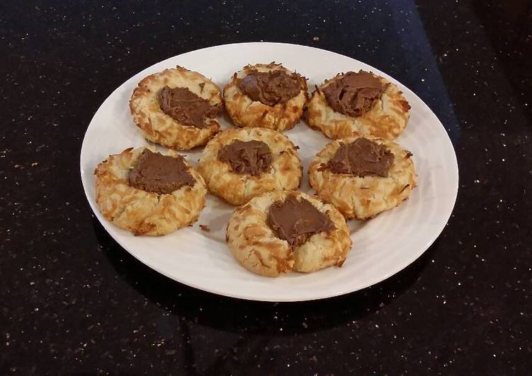 Simple Way to Prepare Perfect Chocolate Mousse Filled Coconut Shortbread Cookies