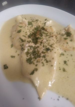 Una foto de Pechuga de pollo al vino con salsa de mostaza