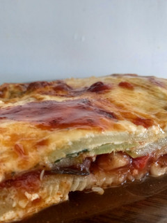 Una foto de Lasagna de Zucchini con salsa de berenjenas 🍆