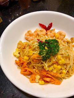 Foto resep Spaghetti corn prawn salmon aglio olio super easy