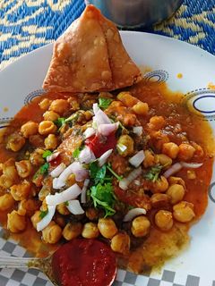 चटपटे टेस्टी मसाला छोले (chatpate tasty masala chole recipe in Hindi) रेसिपी मुख्य फोटो