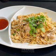 A picture of Oysters Pancake with Bean Sprouts.