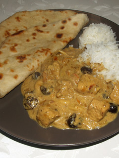 Korma curry vajas naannal és basmati rizzsel recept fotója