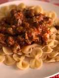 Corbatitas con salsa de carne al Merkén