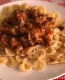 Corbatitas con salsa de carne al Merkén