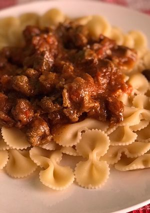 Una foto de Corbatitas con salsa de carne al Merkén
