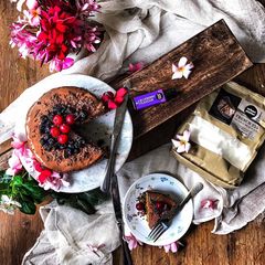 A picture of Blueberry chocolate cake.