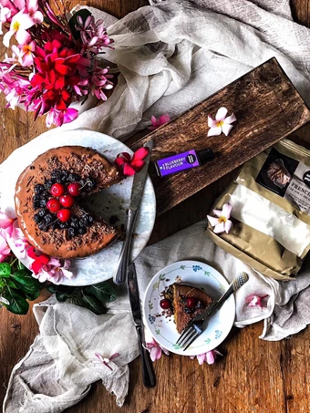 Easy Ways Make Recipes Blueberry chocolate cake the Can Spoil the Tongue Perfect.