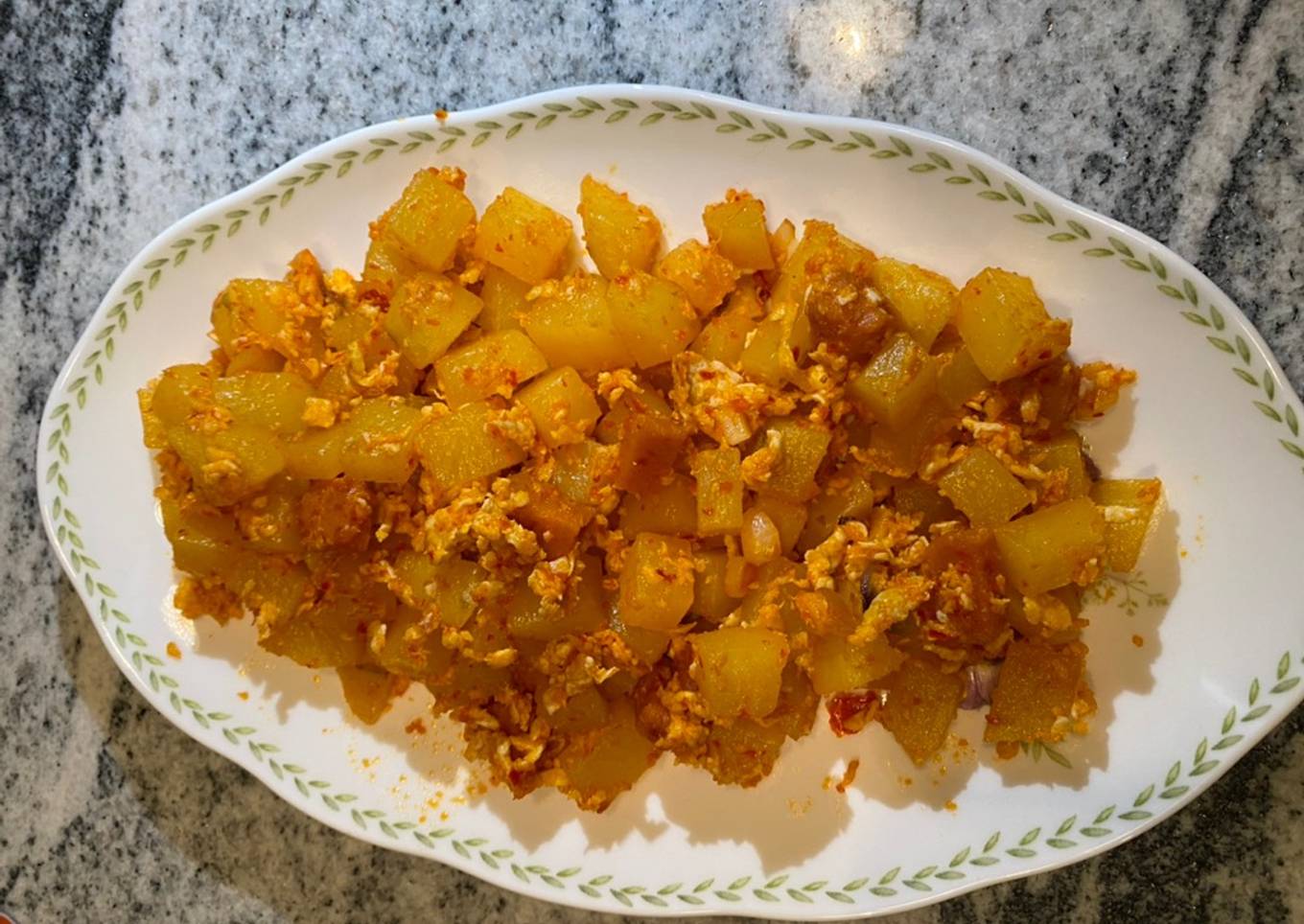 Kentang cah telor (non halal)
