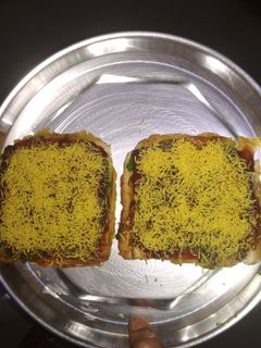 உருளை கிழங்கு சாண்ட்விச் (Urulaikilanku sandwich recipe in tamil) செய்முறை முக்கிய புகைப்படம்