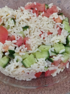 صورة لوصفة سلطة الأرز😋😋🍅🥒🍋