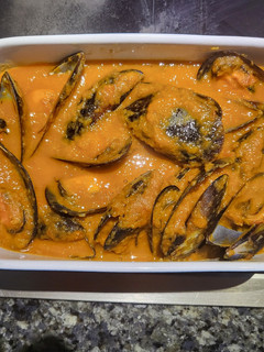 Una foto de Mejillones con tomate