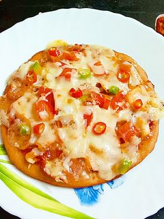 ইনস্ট্যান্ট পিজ্জা(instant pizza recipe in bengali) রেসিপির প্রধান ছবি