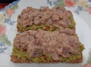 Una foto de tostadas de solomillo