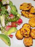 Ensalada de rabanitos, hongos, palta, lechuga y tomate