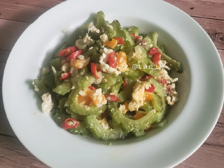 Cara Gampang Membikin Resep Tumis Pare Telur Asin yang Uenak Anti Ribet, Menggugah Selera