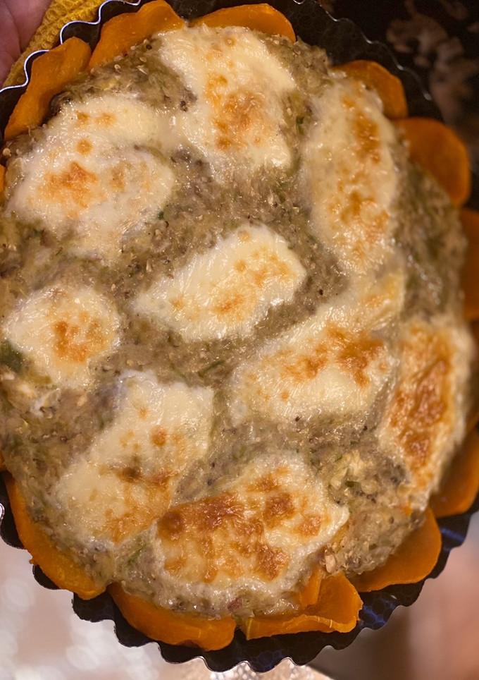 Una foto de Tarta de verduras con masa de calabacín (sin harinas)