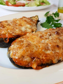 Una foto de Brenjenas rellenas de carne 🍆😋