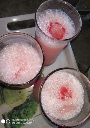 रूह अफ़ज़ा लस्सी (rooh afza lassi recipe in hindi) रेसिपी मुख्य फोटो