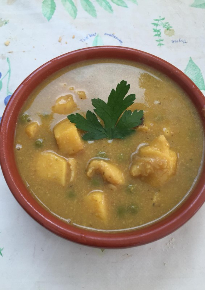 Una foto de Jibia en salsa de almendras