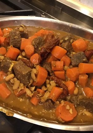 Une photo de Bœuf mijoté aux carottes,haricots blancs et tomates confites