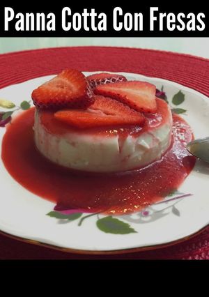 Una foto de Panna Cotta Con Fresas una delicia al paladar 🍓