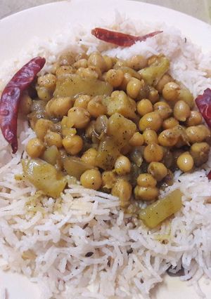A picture of Chole Chawal.