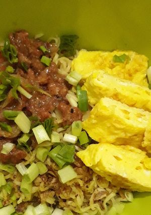 Foto resep Indomie goreng Telur Kornet Lada Hitam (InTerNet Lada Hitam)