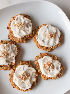 Una foto de Galletitas carrot cake🥕