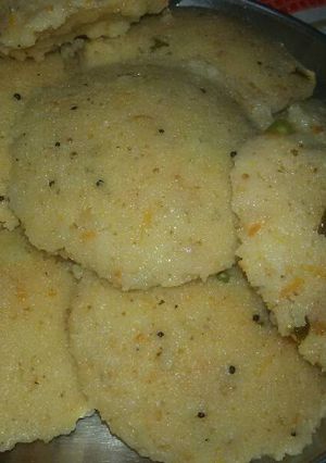 A picture of Rava vegetables idli.