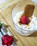 Postre de yogur y fresas con speculoos