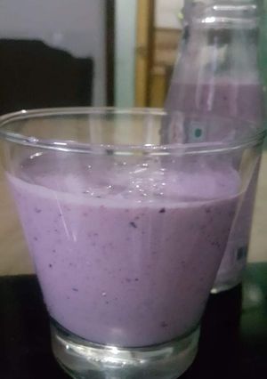 A picture of Berry blast Breakfast smoothie.
