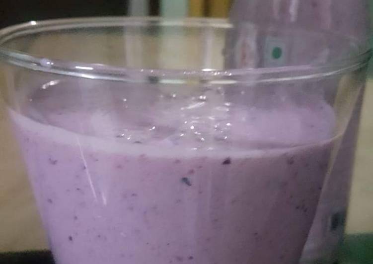 Berry blast Breakfast smoothie