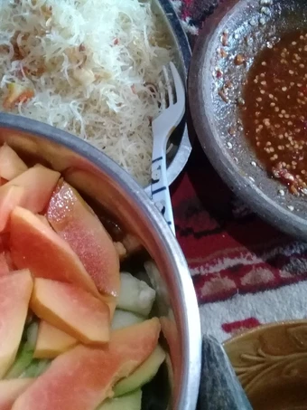 Langkah Gampang Membikin Resep Rujak Buah Bumbu Petis Madura yang Lezat Anti Ribet, Lezat