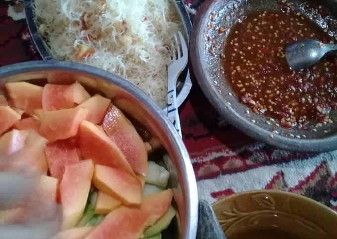 Resep Rujak Buah Bumbu Petis Madura oleh Widya Kharismawati - Cookpad