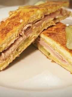 Una foto de Sándwich Cubano o "El Cubano"
