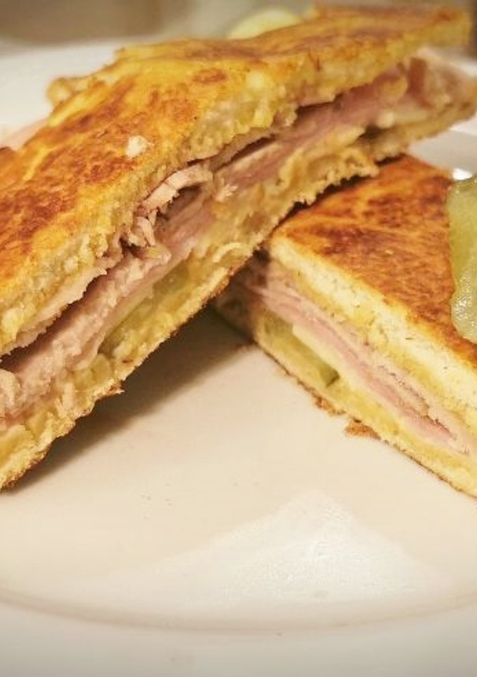 Una foto de Sándwich Cubano o "El Cubano"