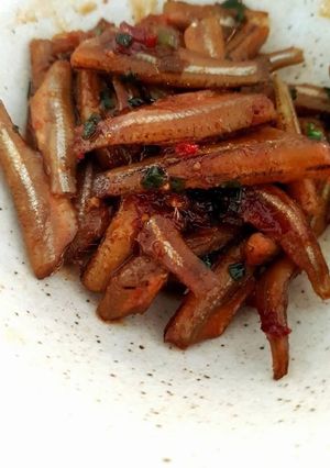 Hình của món Cá lòng tong kho tiêu.