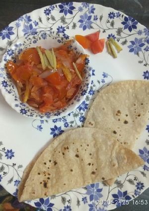 A picture of Tomato ginger onion ki sabzi.
