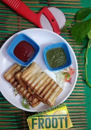 A picture of Paneer and mix veg peri peri toast.
