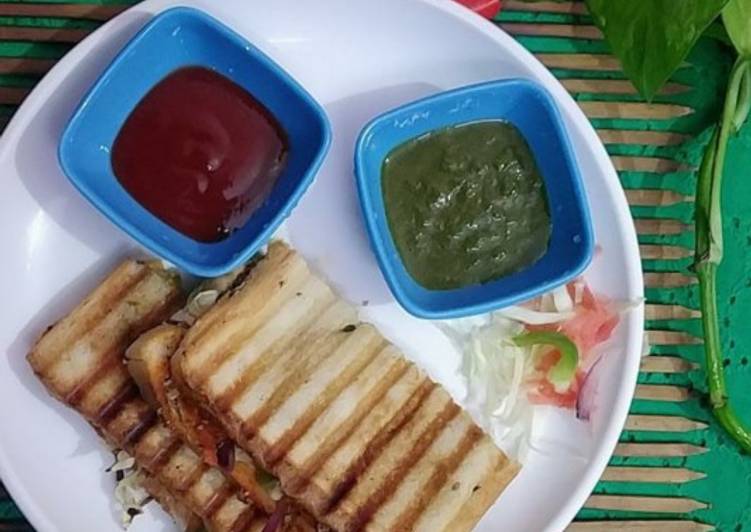 Paneer and mix veg peri peri toast Paneer and mix veg peri peri toast