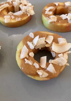 A picture of Apple Rings With Cashew Butter.