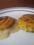 Arepas🍘 de maíz🌽 amarillo rellenas de 🥑y🧀queso🤔