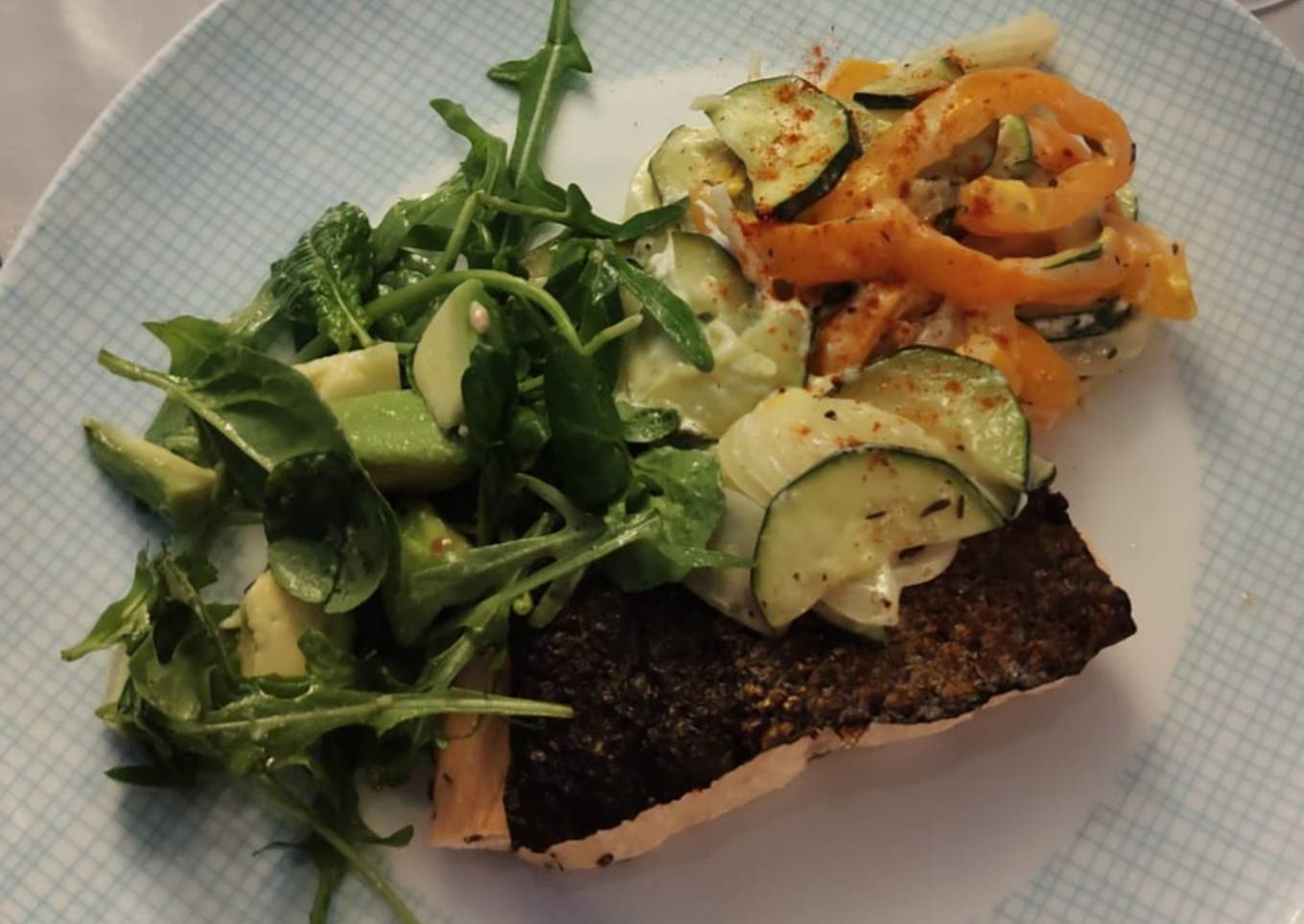 Steamed creamy salmon & veg