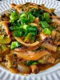 Molho de missô com shiitake e brócolis