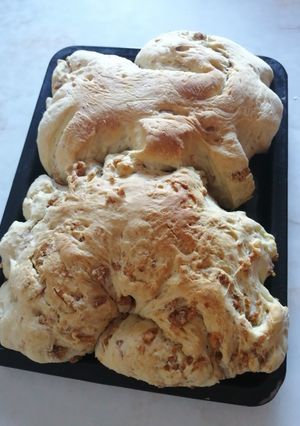 Una foto de Pan casero con chicharrones 😋😋