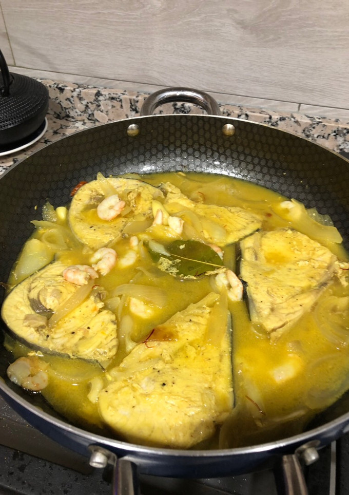 Una foto de Emperador o aguja en salsa súper fácil y riquísima!!!!