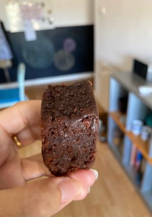 Una foto de Bizcocho jugoso de chocolate y almendra