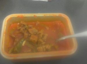 Una foto de Nopales con cortadillo en chile rojo