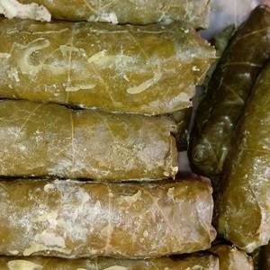 Dolmas (hojas de parra rellenas) pueden usar repollo